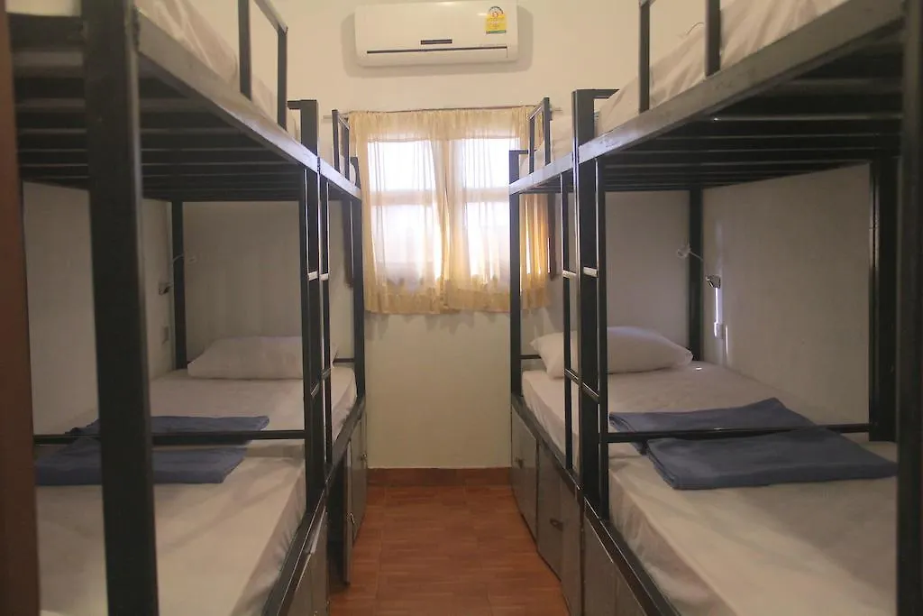 Lpq Backpackers Hostel 루앙프라방 0*,  라오스